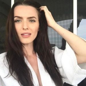 Meet your Posher, Ella